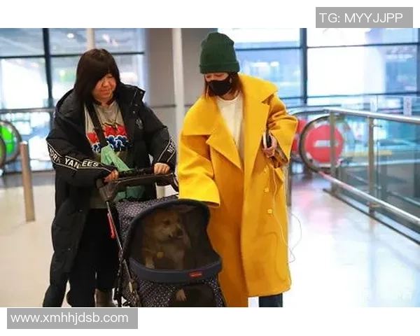 2022年足球明星机场时尚瞬间大盘点引领潮流新风尚