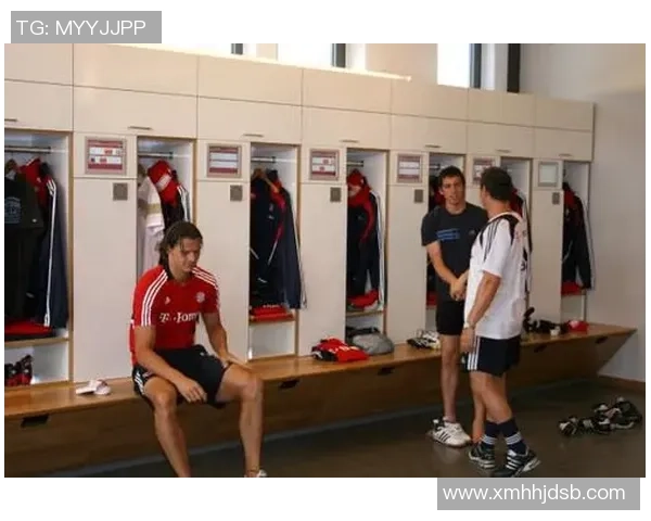 足球明星更衣室幕后揭秘球员们的真实生活瞬间大公开 足球明星更衣室幕后揭秘球员们的真实生活瞬间大公开