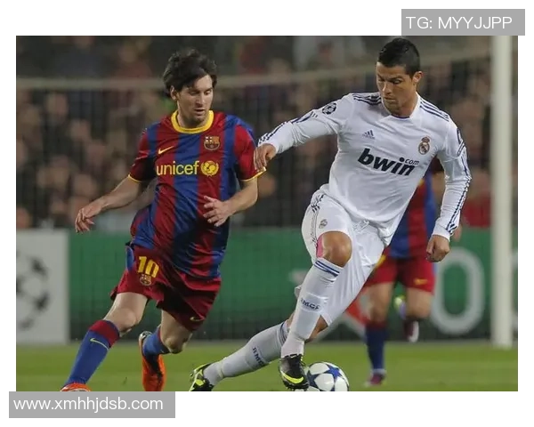 梅西与C罗的足球传奇瞬间精彩图片回顾与对比分析